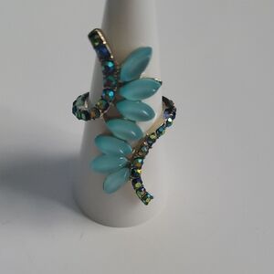 Elegant Blue and Gold Leaf Ring